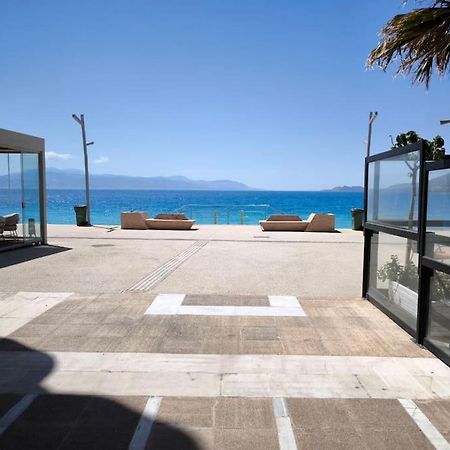 Apartment 50 Meters From The Beach Loutráki Buitenkant foto