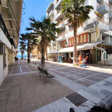 Apartment 50 Meters From The Beach Loutráki Buitenkant foto