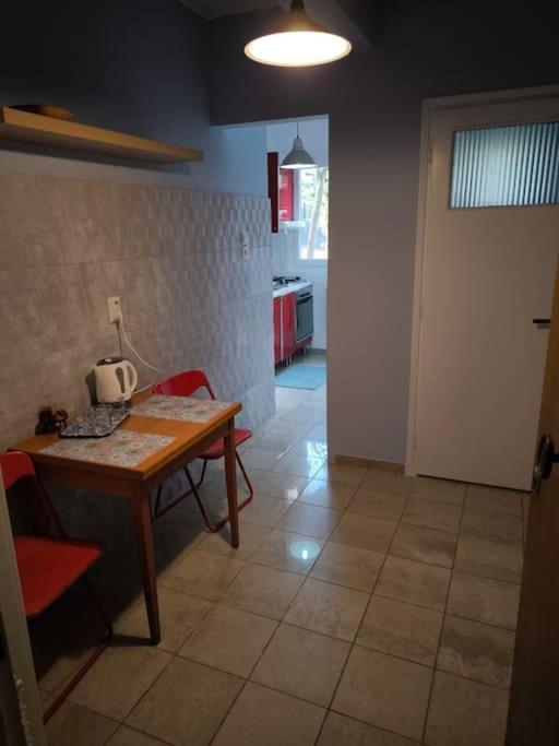 Apartment 50 Meters From The Beach Loutráki Buitenkant foto