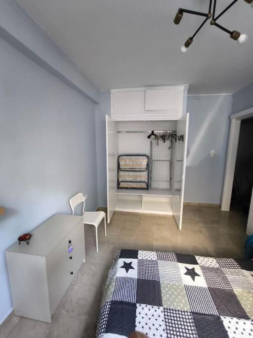 Apartment 50 Meters From The Beach Loutráki Buitenkant foto