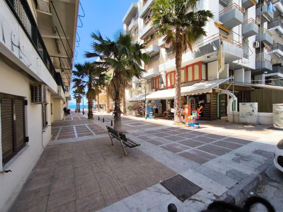 Apartment 50 Meters From The Beach Loutráki Buitenkant foto